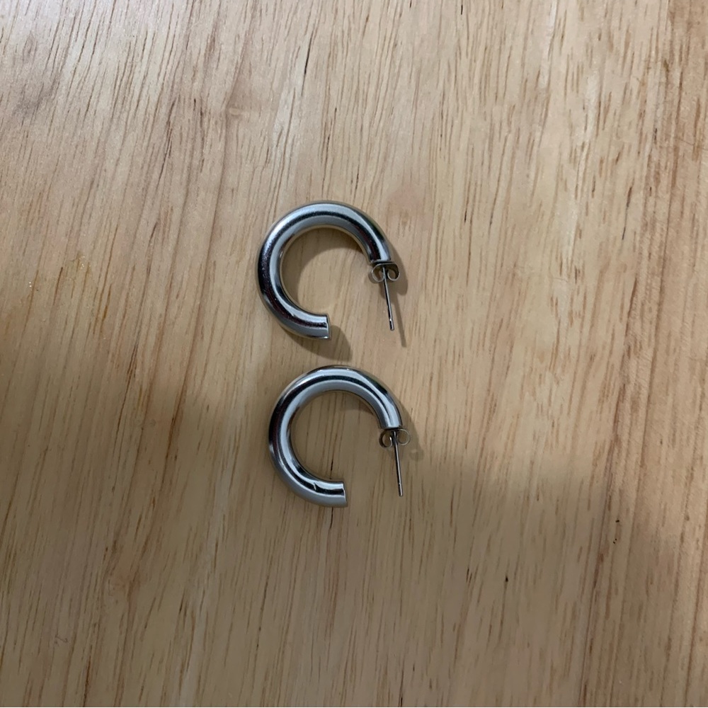 Nominal chunky hoop earrings